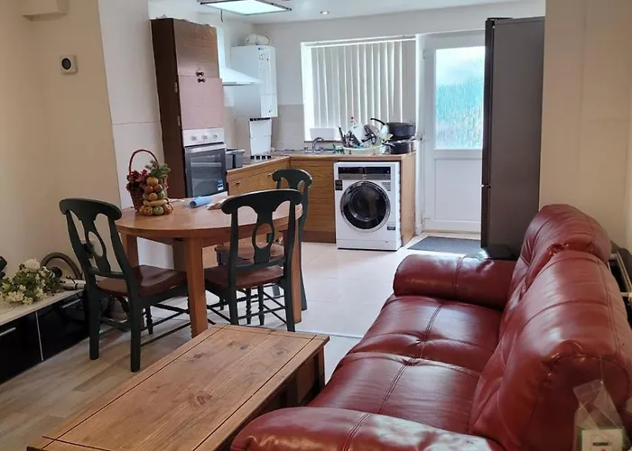 Nice Double Bedroom Near Qmc