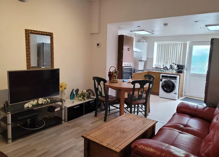 Nice Double Bedroom Near Qmc