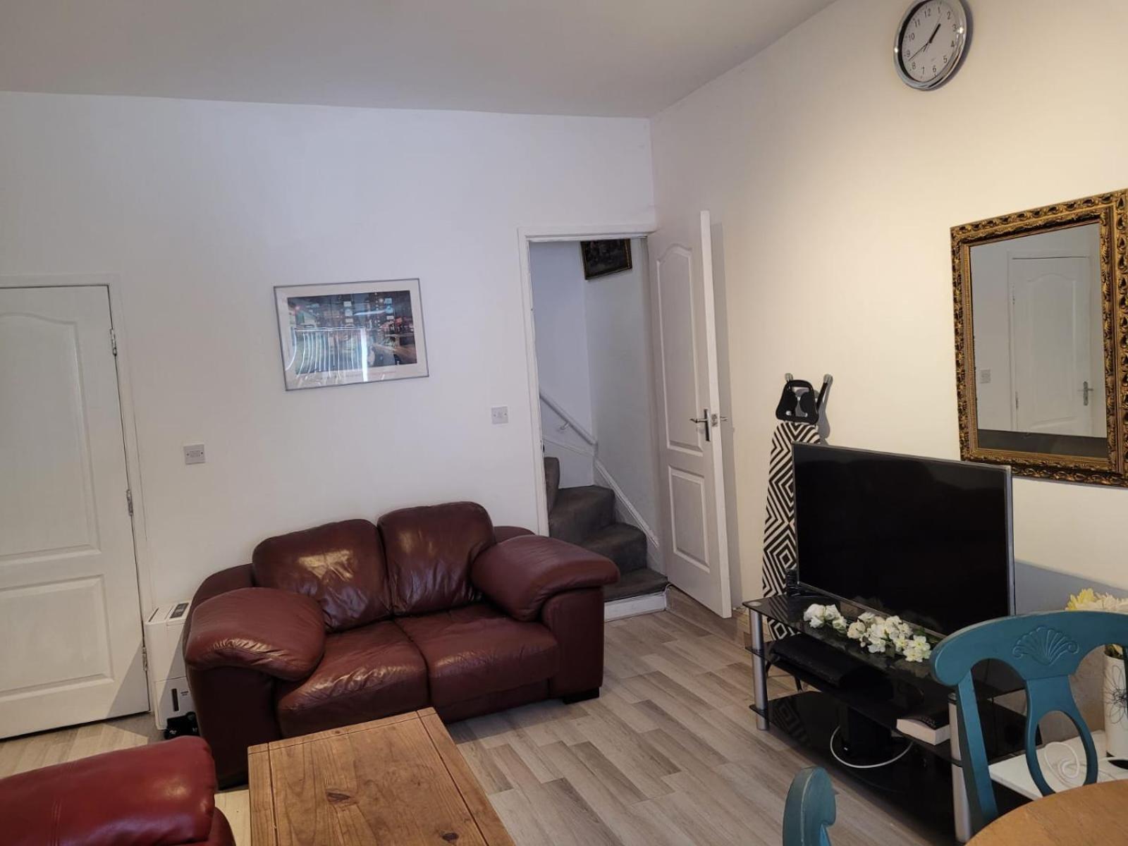 Homestay Double Bedroom Near Qmc