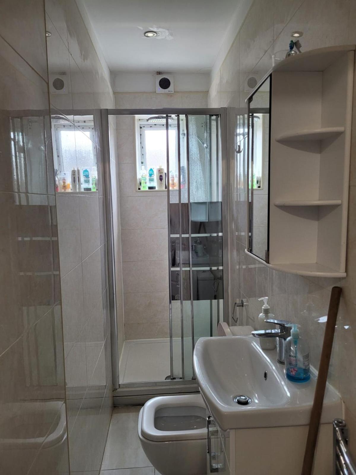 Homestay Double Bedroom Near Qmc